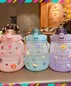 Bình Nước Chia Vạch 1300ml có dây đeo kèm sticker ngẫu nhiên